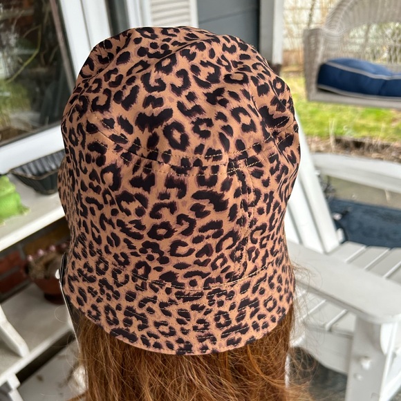 Steve Madden Leopard-Print Water Resistant Packable Bucket Hat - Picture 10 of 13